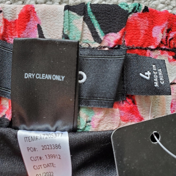 Torrid plus floral ruffle hem shorts, 4XL/ 48", black - Picture 10 of 10